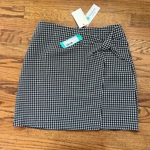 Black & White Seersucker Envelope Skirt, Size M. Never worn NWT